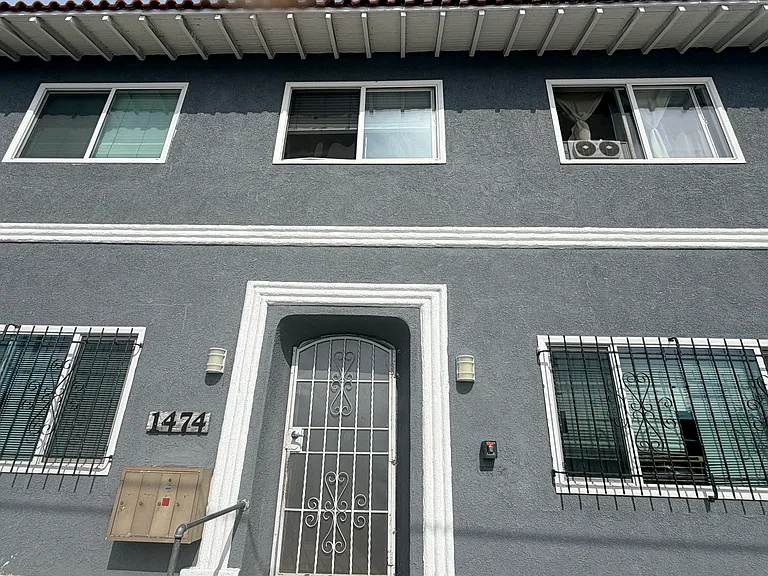 Magnolia Ave — Photo 1