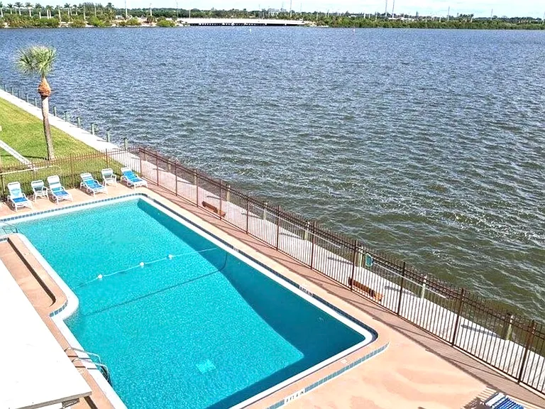 250 S Sykes Creek Pkwy #B309 — Photo 6