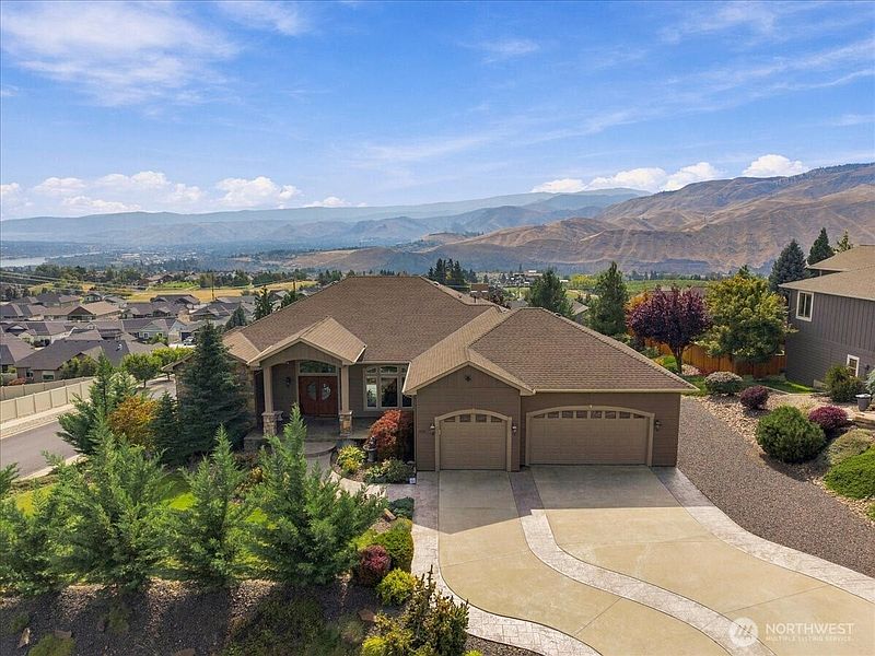 2nd image of 905 Golden Crest Drive