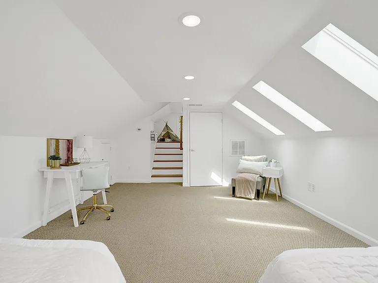 1012 Croton Dr — Photo 15