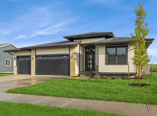 1020 High Ridge Trl, Solon, IA 52333