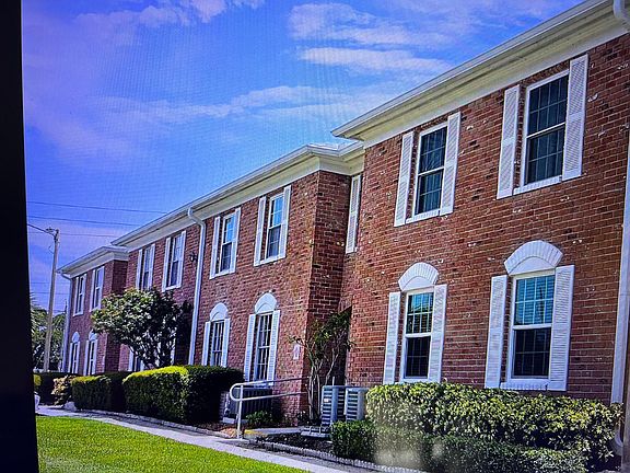 Front of building-unit on 1st floor