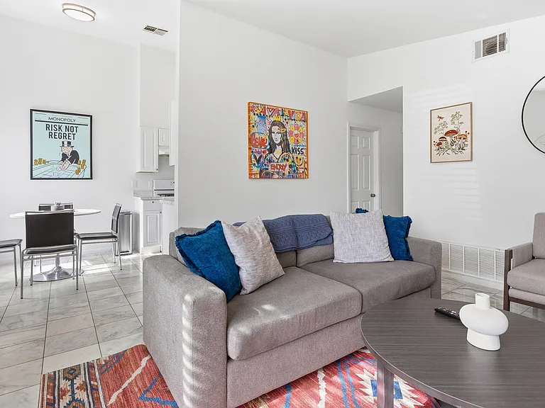 208 Flournoy Dr — Photo 4
