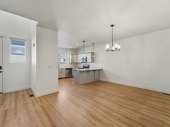 3rd image of 4543 W Watchmen Way S
