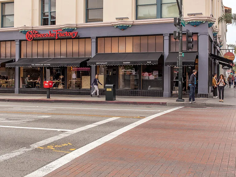 Minutes from Colorado Boulevard's Dining Destinations.