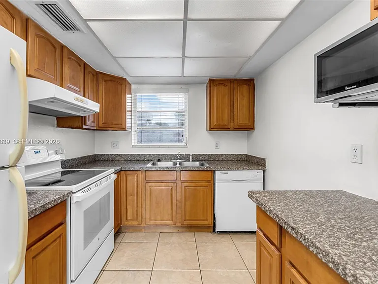 7560 SW 82nd St #G112 — Photo 7