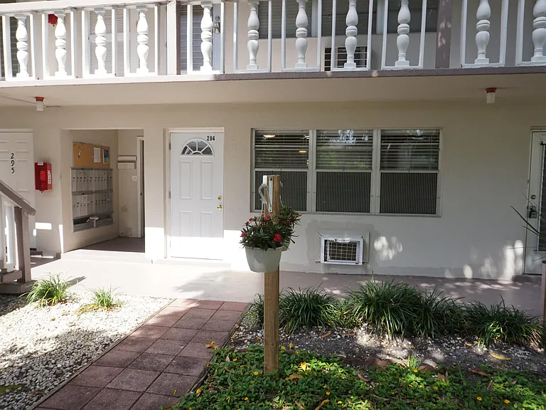 294 Chatham E #O — Photo 15