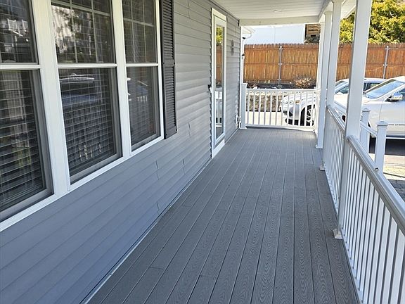 5th image of 229 Concord St