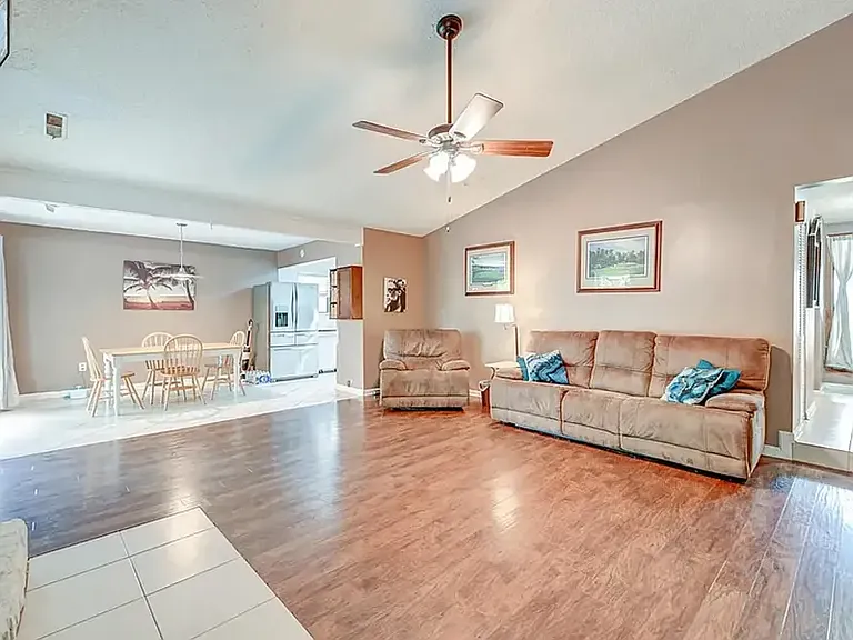 303 Canaberry Cir — Photo 4