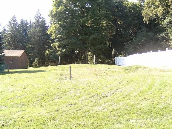 3rd image of 168 Orchard Dr