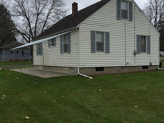 Side yard backyard view