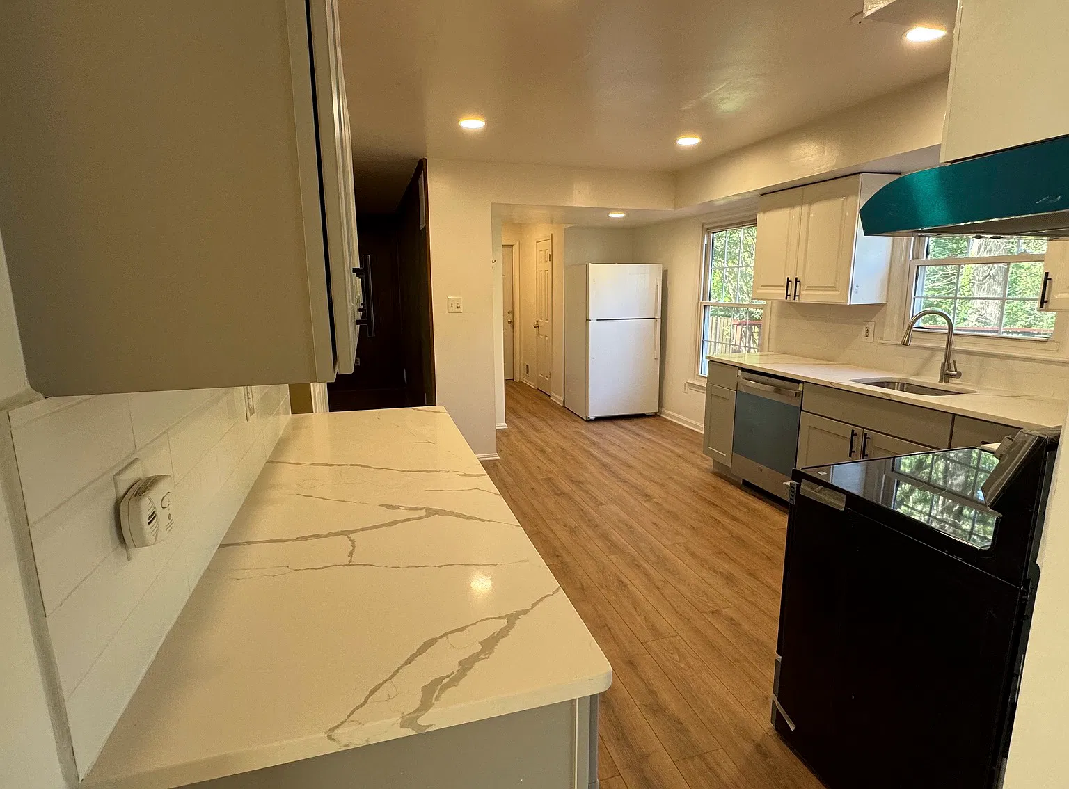 5 bed, 4.5 bath, 2361 sqft, $800 — Photo 3