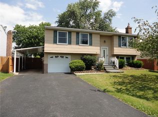 6957 Academy Ln, Lockport, NY 14094