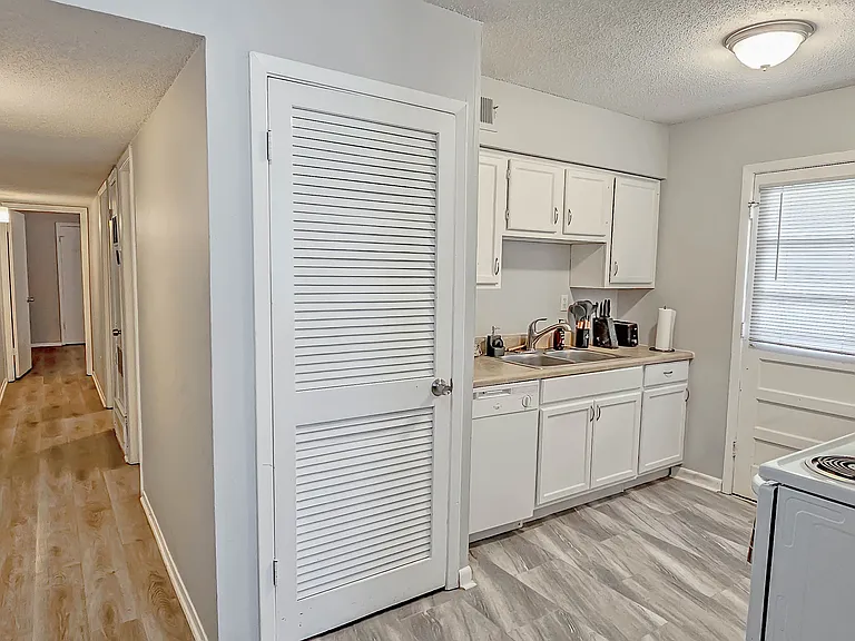 1579 Court Ave #2 — Photo 8