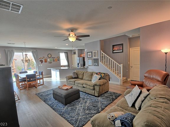 4th image of 929 Harbor Ave