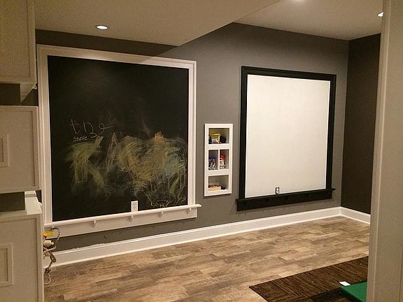 Kids' playroom in Bsmt