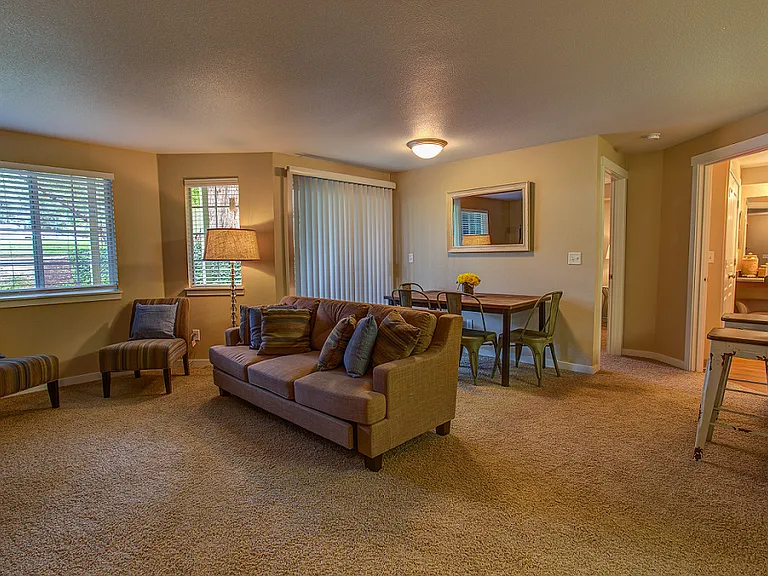 Commons at Avalon Park Apartments — Photo 14