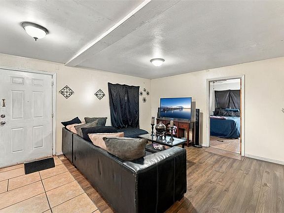 2nd image of 1119 W 12TH STREET