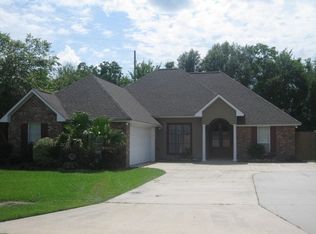 17213 Chenier Dr, Prairieville, LA 70769