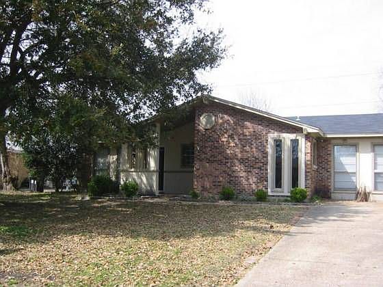 1st image of 4013 Yosemite Dr