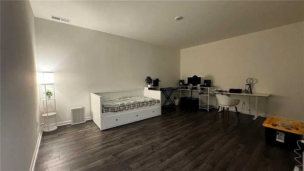 3 bed, 2.5 bath, 2196 sqft, $2,700 — Photo 4