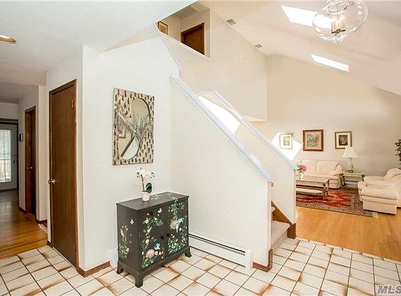3rd image of 3 Harbor Crest Ct