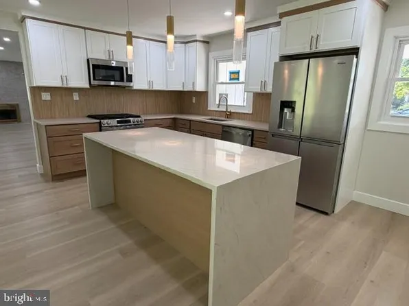 54 E Stokes Rd, Willingboro, NJ 08046