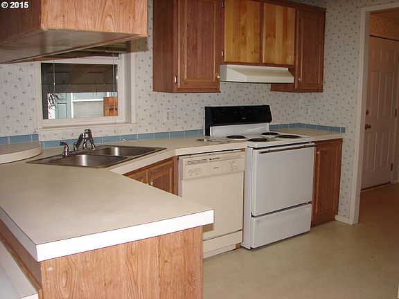 4th image of 5706 NE 69th St