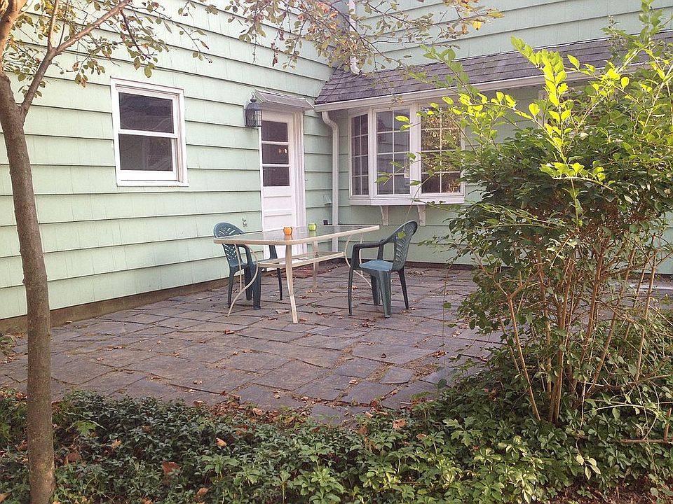 2nd image of 6 Pine Ct