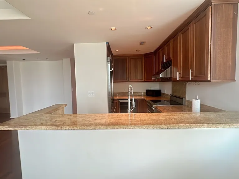 1199 Bishop St #16B — Photo 33