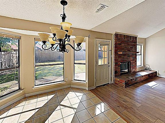 3rd image of 2413 Channing Dr