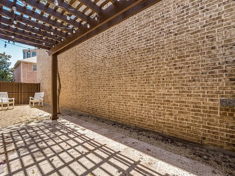 4068 Winsor Dr — Photo 19