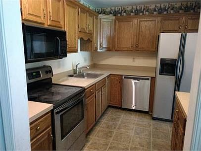 3rd image of 420 Cherry Ln