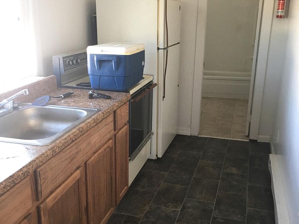 2nd image of 701 10th St W