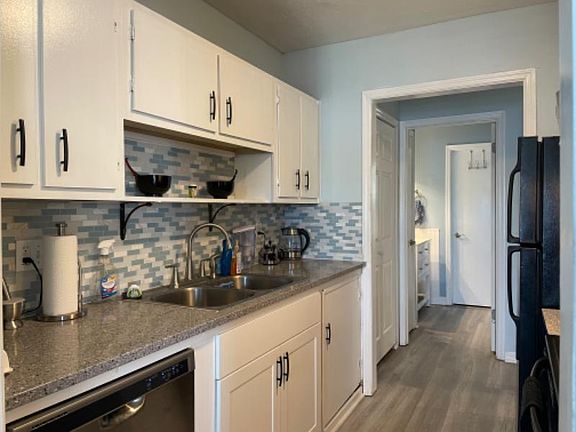 4th image of 219 Pompano Dr SE APT D