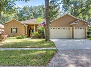 2203 Valrico Forest Dr, Valrico, FL 33594