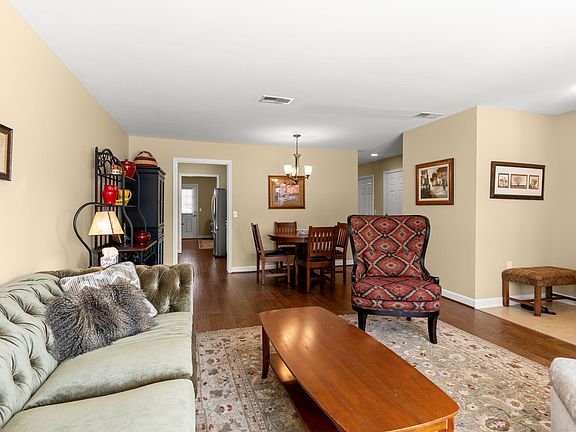 5th image of 441 Siena Dr