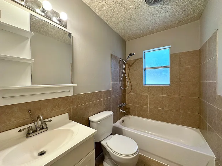 704 N 19th St — Photo 21