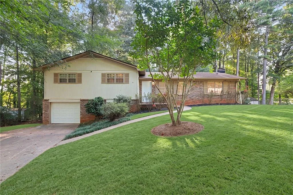 3 bed, 2.0 bath, 1870 sqft, $2,400 — Photo 1