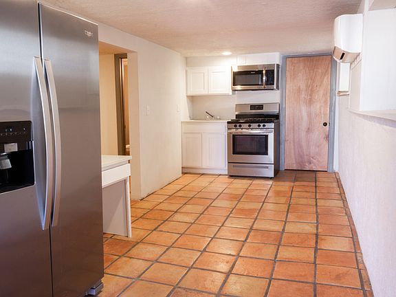 2nd image of 1714 Gold Ave SE #C