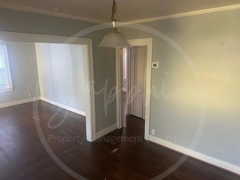 2404 E 67th Ter — Photo 5