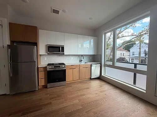 40 Lembeck Ave #21E Photo 1