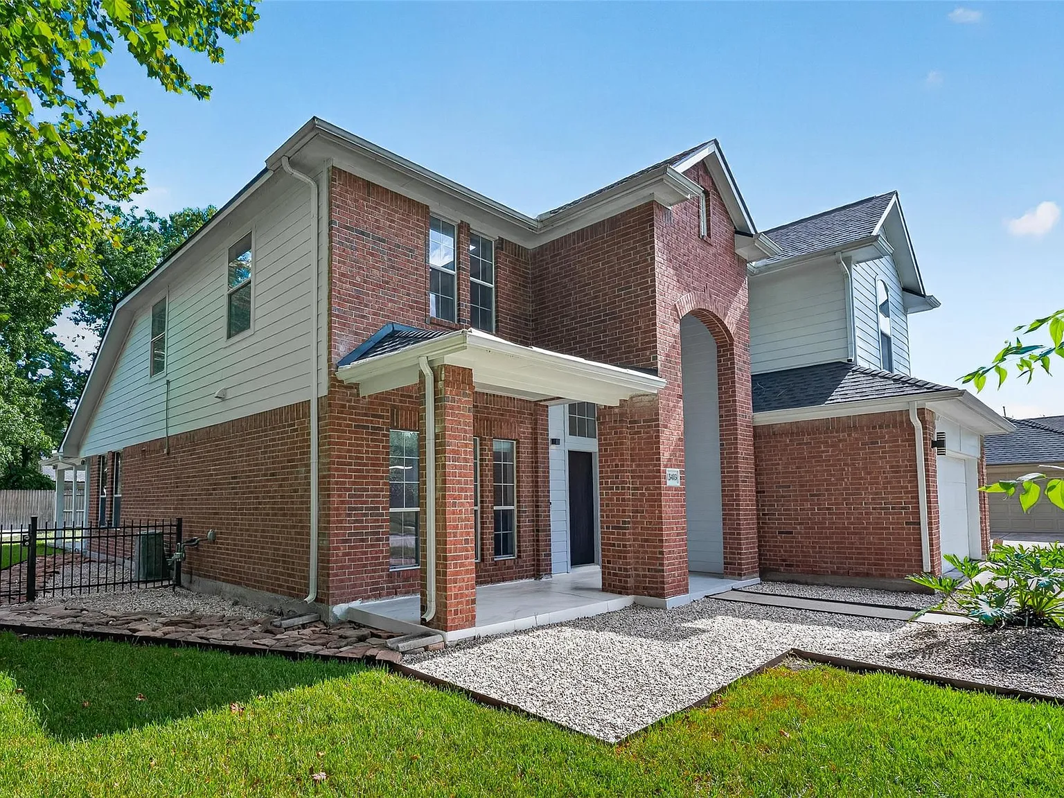 5 bed, 2.5 bath, 2793 sqft, $2,950 — Photo 2