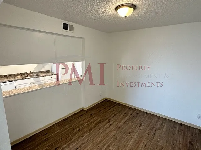 Freedom Flats — Photo 41