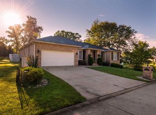 33 Regent St, Hurricane, WV 25526