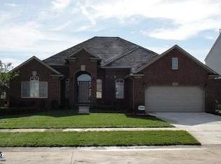 21979 Pinder Ct, Macomb, MI 48044