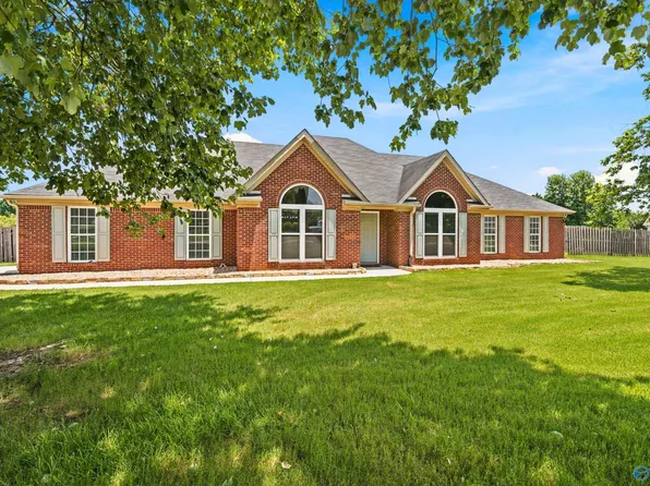 99 Manor House Dr, Huntsville, AL 35811