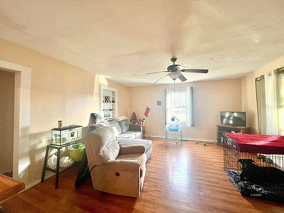 5th image of 244 Pearl St