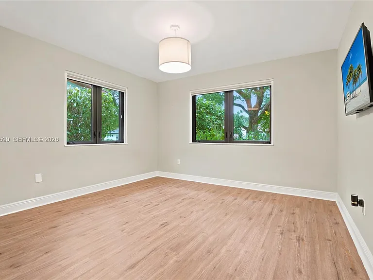 835 Malaga Ave — Photo 17