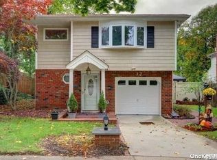 12 Deamer Court, Huntington Station, NY 11746